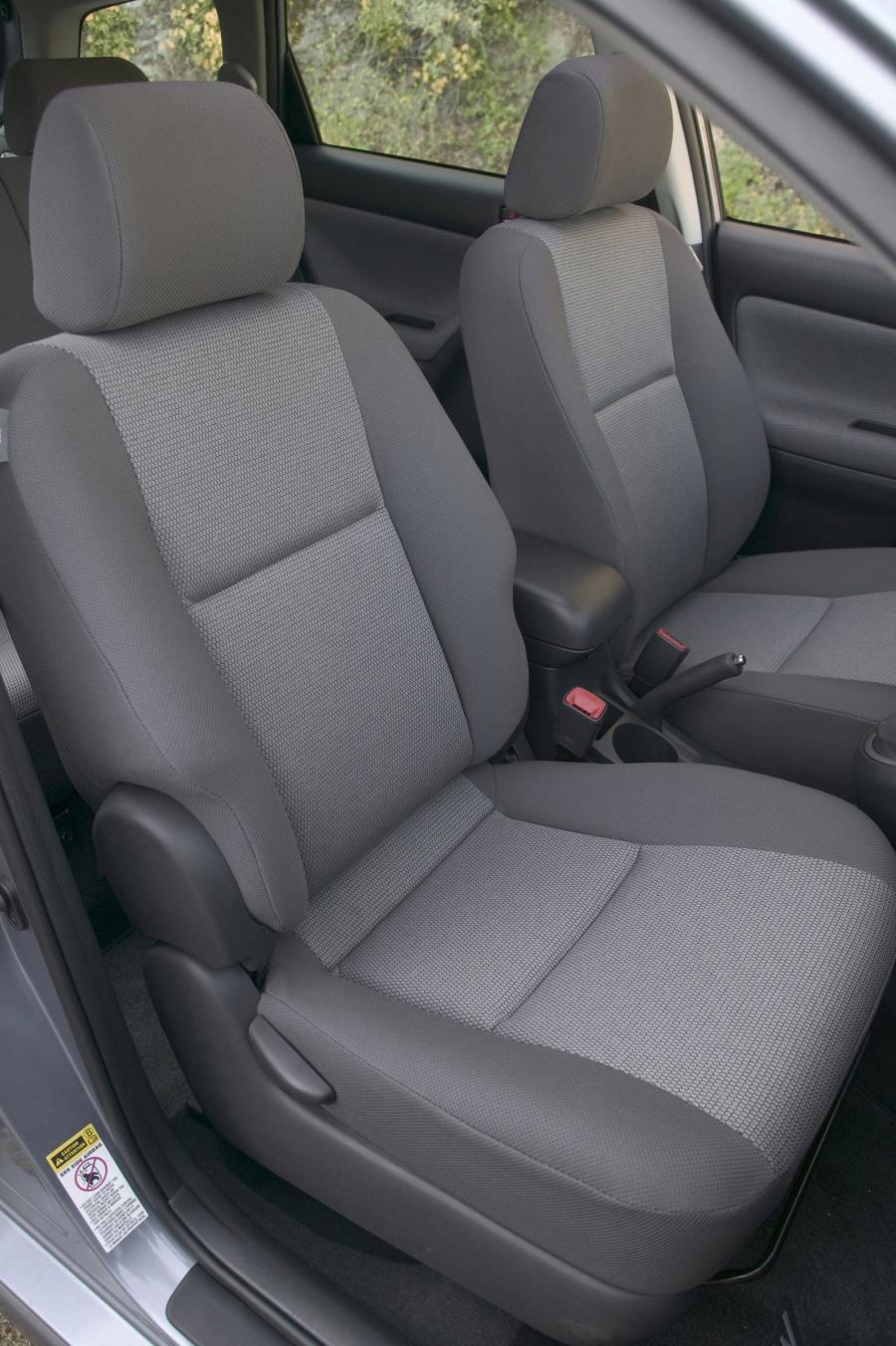  Toyota Matrix 2003 года  (фото 54 из 102)